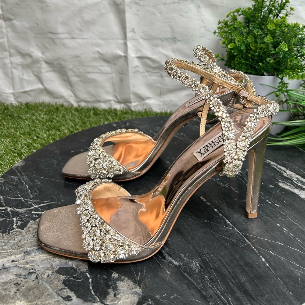 BADGLEY MISCHKA
Galia Crystal Ankle
Strap Evening Shoe size 9 new
CHAMPAGNE - Picture 17 of 17